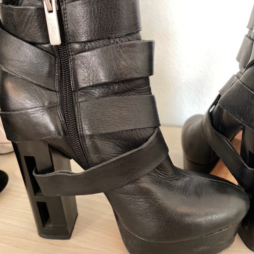 Dolce vita chunky black booties